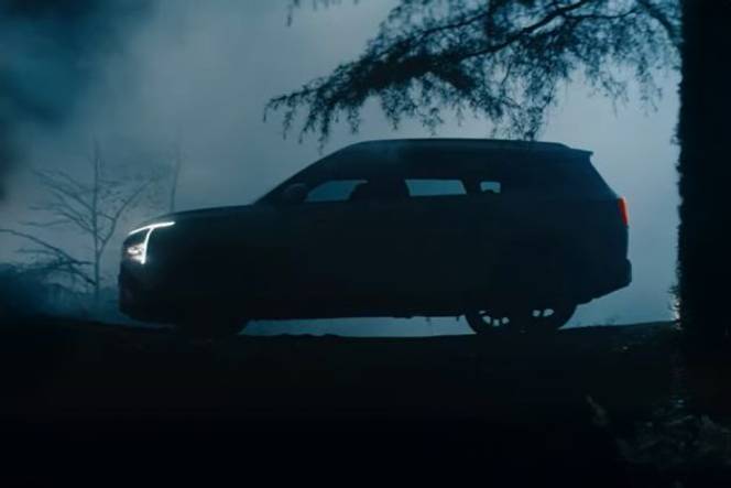 Kia Clavis Front Left Side Image