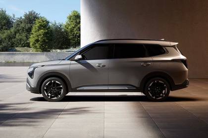 Kia Carens Clavis Side View (Left)  Image