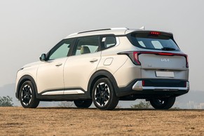 Kia Carens Clavis Rear Left View Image