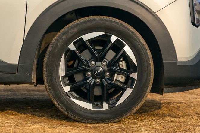 കിയ കാരംസ് ക്ലാവിസ് ചക്രം image