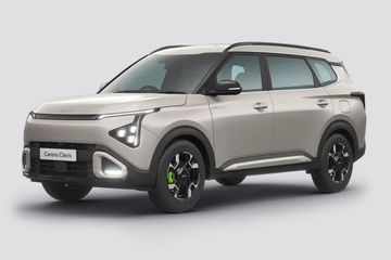 Kia Carens Clavis Front Left Side Image