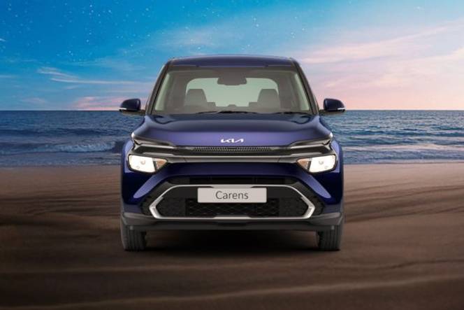 Kia Carens Front View Image