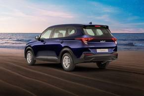 Kia Carens Rear Left View Image