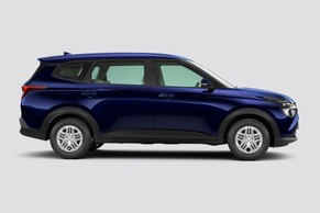 Kia Carens Front Right View Image