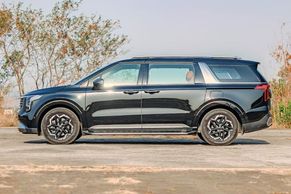 Kia Carnival Side View (Left)  Image