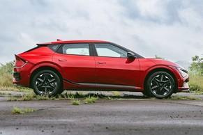 Kia EV6 Front Right View Image