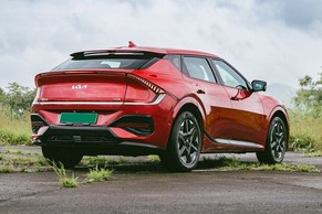 Kia EV6 Rear Right Side Image