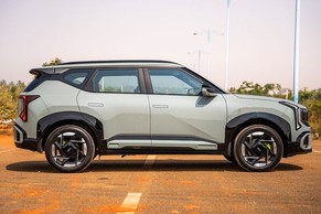 Kia Seltos Front Right View Image