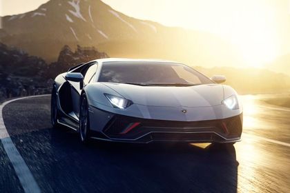 Lamborghini Aventador Front Left Side Image