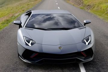 Lamborghini Aventador Front View Image