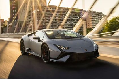 Lamborghini Huracan EVO 5.2 V10 On Road Price (Petrol), Features & Specs,  Images