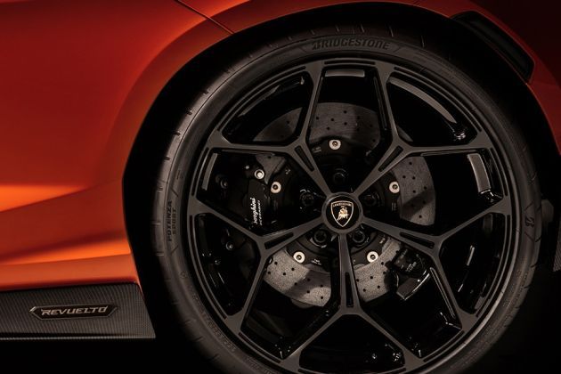Lamborghini Revuelto Wheel Image