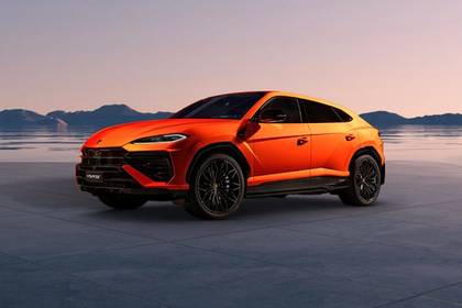 Lamborghini Urus Front Left Side Image