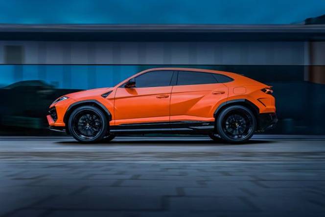 Lamborghini Urus Side View (Left)  Image