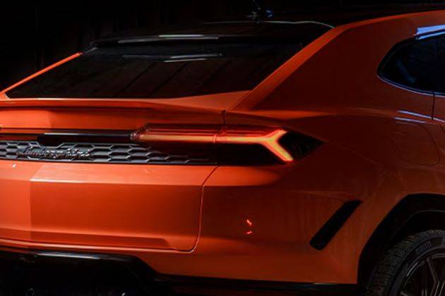 Lamborghini Urus Taillight Image