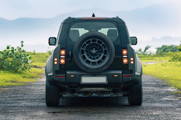 Defender 2.0 l Petrol 110 PHEV Sedona Red Edition On Road