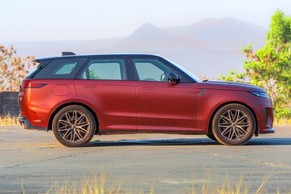 Range Rover Sport Front Right View Image