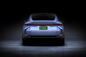 Lexus ES Rear view Image