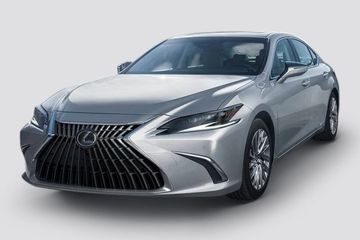 Lexus ES Front Left Side Image