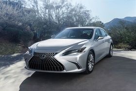Lexus ES Luxury Redefined, Crafted For Comfort