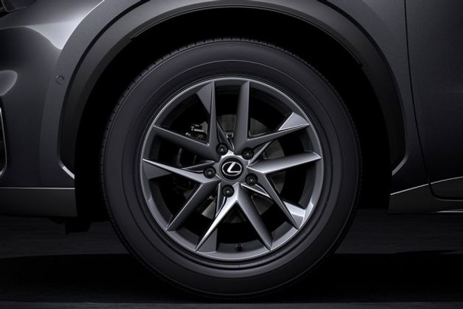 లెక్సస్ ఎల్బిఎక్స్ వీల్ image