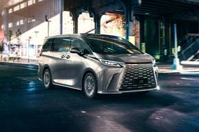 Lexus LM Front Left Side Image