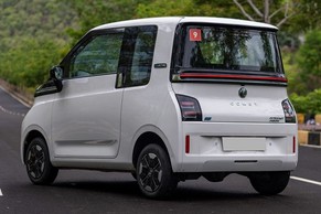 MG Comet EV Rear Left View Image