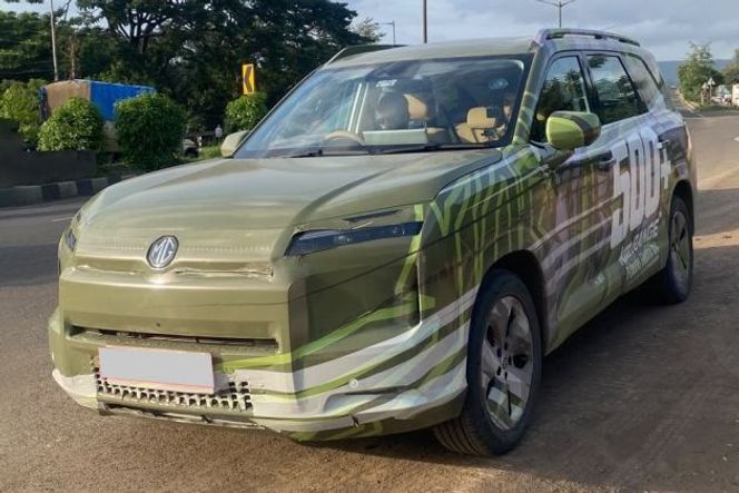 MG Hector Tomahawk EV Front Left Side Image MG Hector Tomahawk EV Front Left Side Image