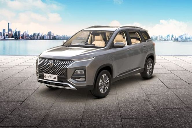 MG Hector Plus Front Left Side Image