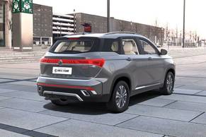MG Hector Plus Rear Right Side Image