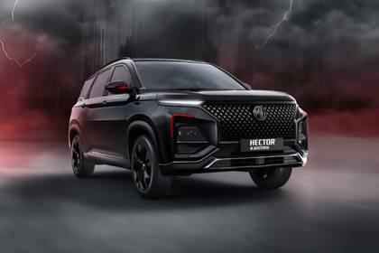 MG Hector Plus Front Left Side Image