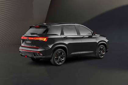 MG Hector Plus Rear Right Side Image