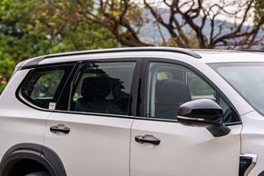 MG Majestor Window Line Image