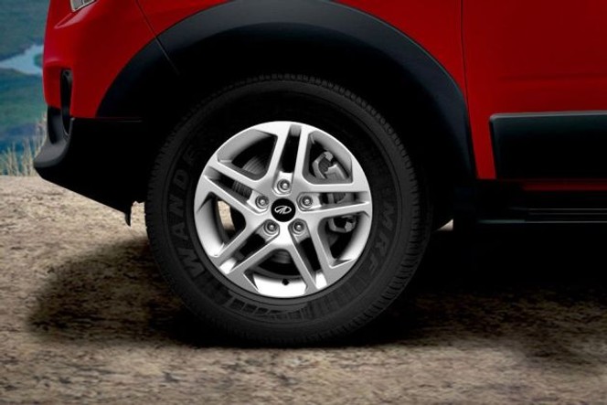 மஹிந்திரா நியூவோஸ்போர்ட் சக்கர image