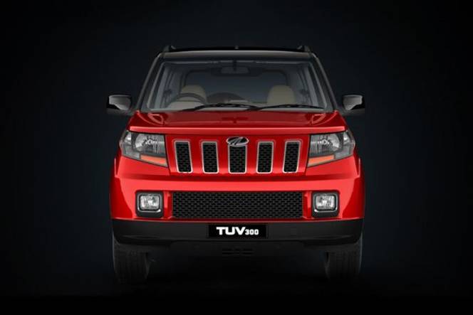 Mahindra TUV 300 2015-2019 The front end features a vertical nose that gives the SUV a high-riding stance. The fascia also adorns a boxy design scheme, thanks to the shape of the grille and fog lamps.
