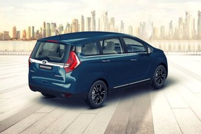 Mahindra Marazzo Rear Right Side Image