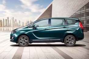 Mahindra Marazzo Side View (Left)  Image
