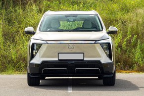 Mahindra XEV 9S Front View Image