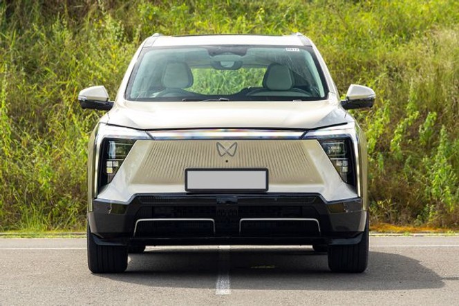 ಮಹೀಂದ್ರಾ ಎಕ್ಸ್‌ಇವಿ 9s ಮುಂಭಾಗ ನೋಡಿ image