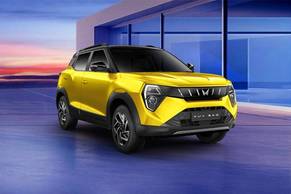 Mahindra XUV 3XO Front Left Side Image
