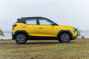 Mahindra XUV 3XO Front Right View Image