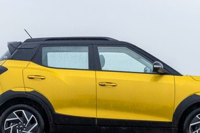 Mahindra XUV 3XO Window Line Image