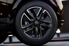 Mahindra XUV 7XO Wheel Image