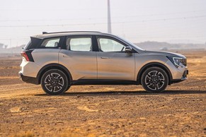 Mahindra XUV 7XO Front Right View Image