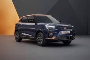 Mahindra XUV400 EV Front Left Side Image