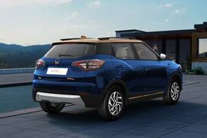 Mahindra XUV400 EV Rear Right Side Image