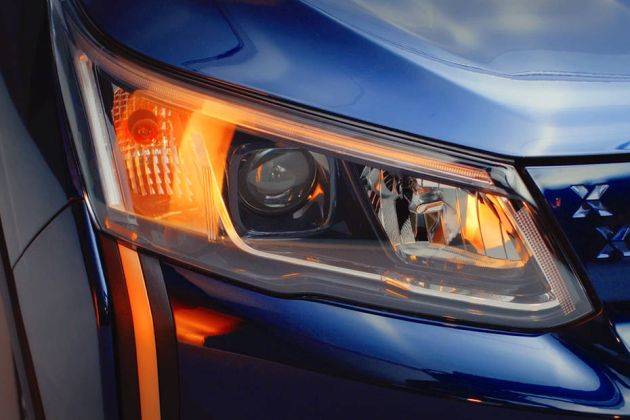 Mahindra XUV400 EV Headlight Image