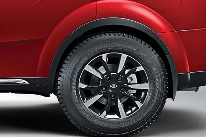 Mahindra XUV500 Wheel Image