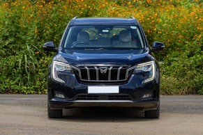 Mahindra XUV700 Front View Image