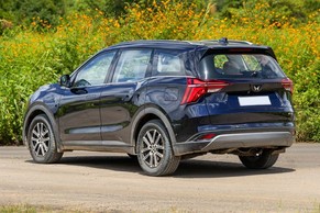 Mahindra XUV700 Rear Left View Image